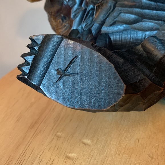 Japanese Fine Old Hand-Carved Cedar Wood Bear Higuma Grasping Salmon - Picture 7 of 8